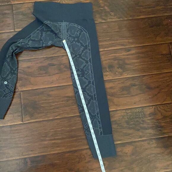 Lululemon Snake Print Ebb To Street Leggings Athleisure Athletic Gym Workout - Picture 14 of 15